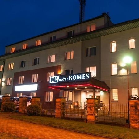 Hotel Komes Скаржиско-Каменна Экстерьер фото