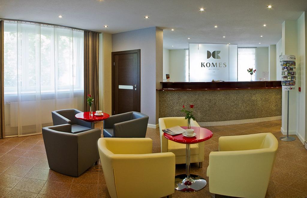 Hotel Komes Скаржиско-Каменна Экстерьер фото